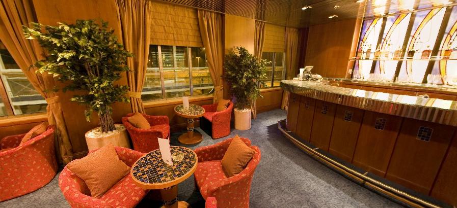 El elegante y refinado Bar Harry´s en el Zenith de Pullmantur CRUCEROS ZENITH PULLMANTUR